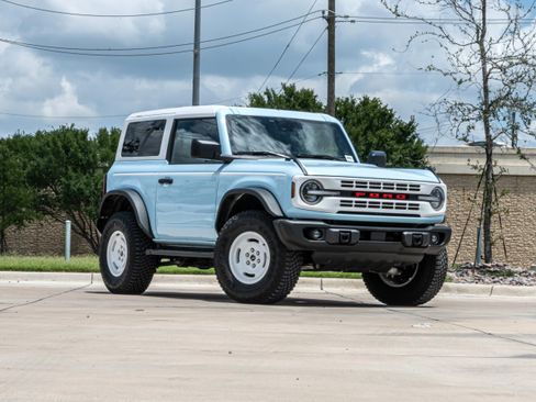 Used 2024 Ford Bronco Heritage Edition AWD/4WD image 2