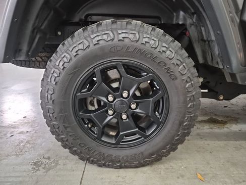 Used 2021 Jeep Gladiator Willys image 11