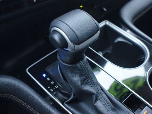 Used 2025 Toyota Sienna Platinum image 13