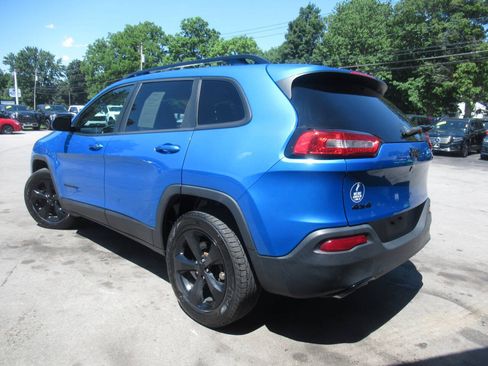 Used 2018 Jeep Cherokee Latitude w/ Altitude Package AWD/4WD image 14