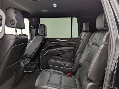 Used 2022 Cadillac Escalade ESV Luxury AWD/4WD image 17