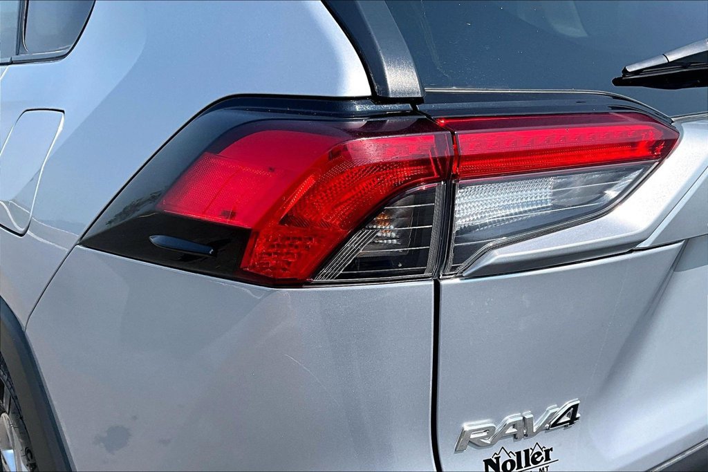 Used 2025 Toyota RAV4 XLE AWD/4WD image 30