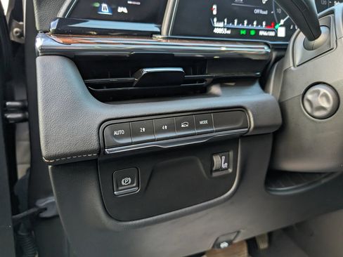 Used 2021 Cadillac Escalade ESV Luxury AWD/4WD image 42