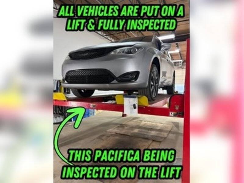 Used 2018 Chrysler Pacifica Touring Plus w/ S Appearance Package FWD image 54