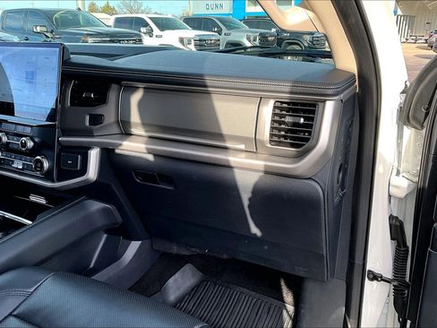 Used 2022 Ford Expedition Max XLT image 16