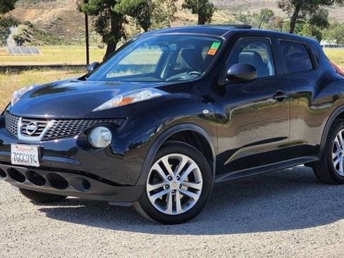Used 2011 Nissan Juke SV image 2