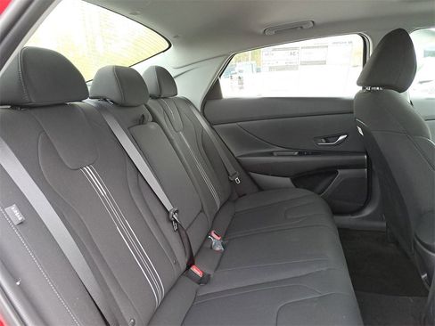 New 2024 Hyundai Elantra SEL w/ Convenience Package image 11