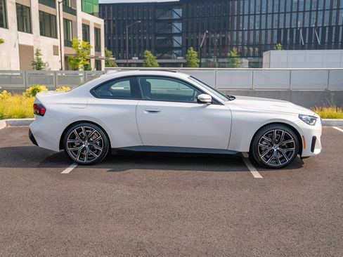 Used 2023 BMW 230i Coupe w/ Convenience Package RWD image 8