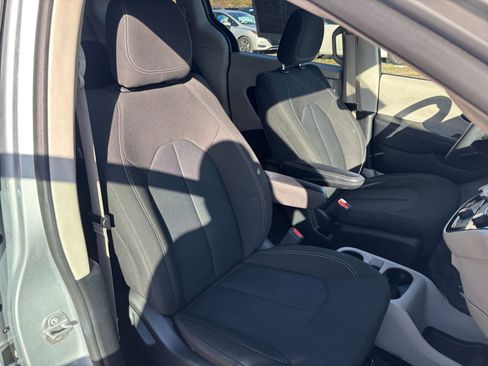 Used 2023 Chrysler Voyager LX image 38