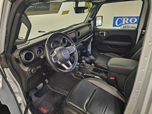 Used 2022 Jeep Gladiator Overland w/ Popular Equipment Package AWD/4WD image 3