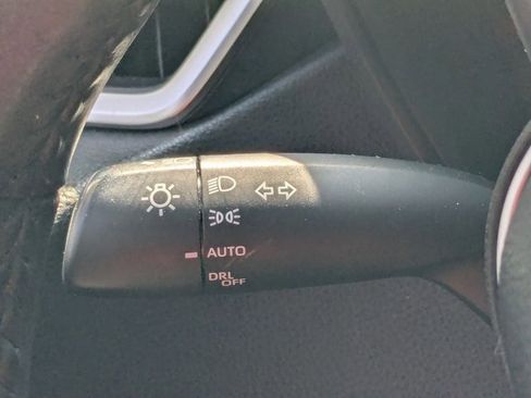 Used 2021 Toyota Corolla SE image 9