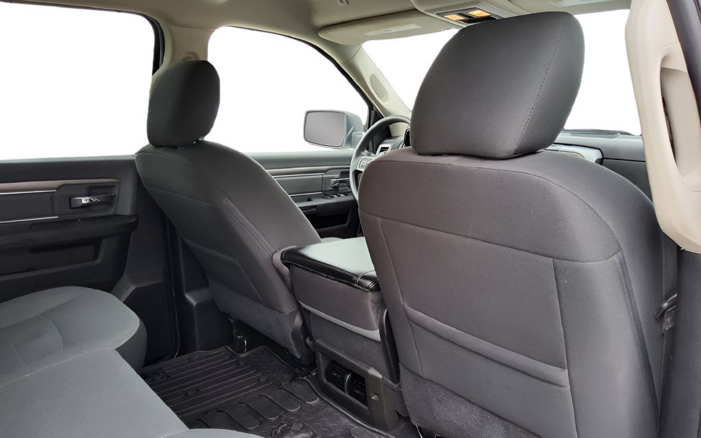 Used 2023 RAM 1500 Classic SLT w/ Electronics Group AWD/4WD image 34