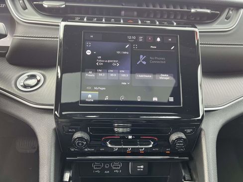 Used 2025 Jeep Grand Cherokee L Laredo image 27