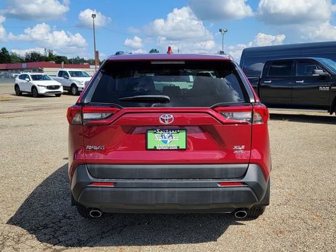 Used 2022 Toyota RAV4 XLE image 7