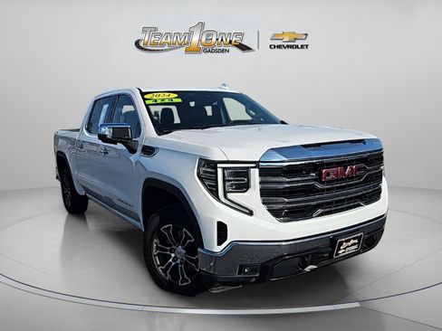 Used 2024 GMC Sierra 1500 SLT image 1