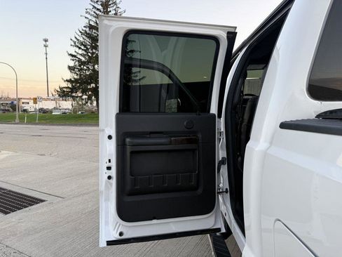 Used 2014 Ford F250 Platinum w/ Snow Plow Prep Package image 20