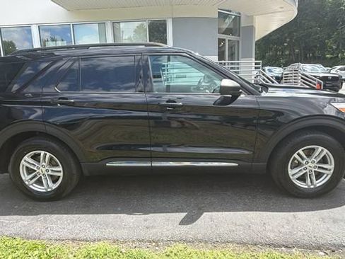 Used 2021 Ford Explorer XLT AWD/4WD image 4