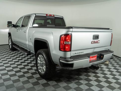 Used 2018 GMC Sierra 2500 Denali w/ Duramax Plus Package AWD/4WD image 4