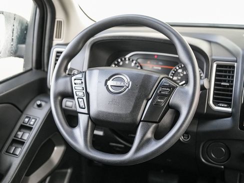 Used 2024 Nissan Frontier SV image 14