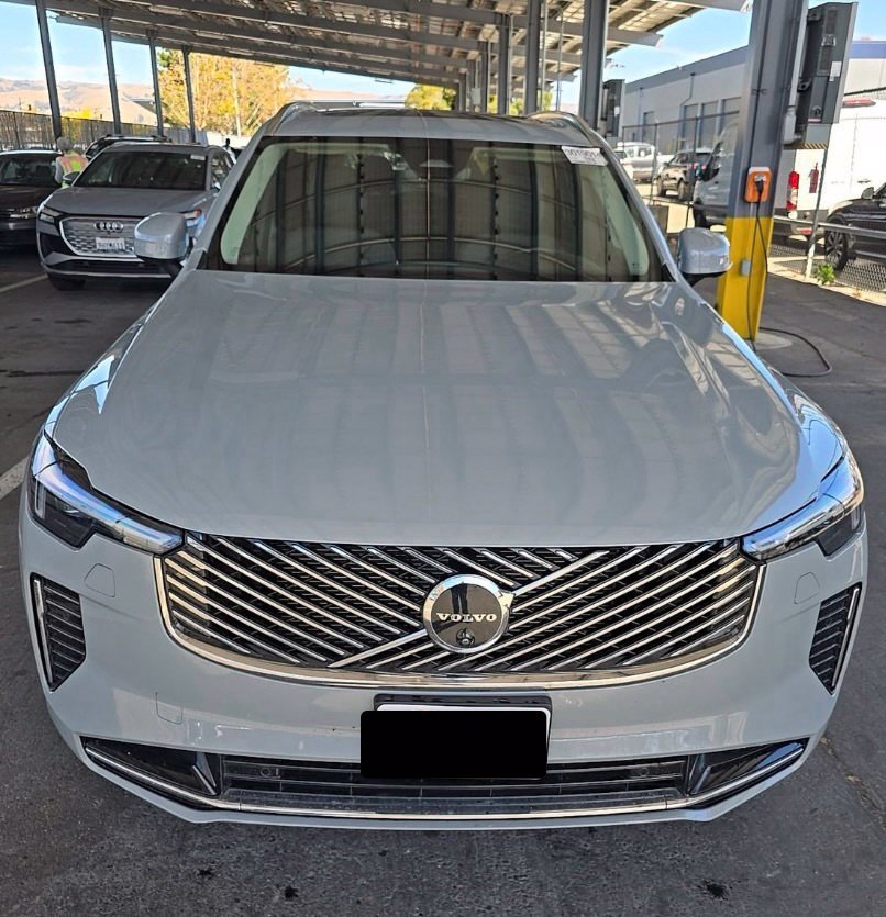Used 2025 Volvo XC90 T8 Plus w/ Protection Package Premier AWD/4WD image 2
