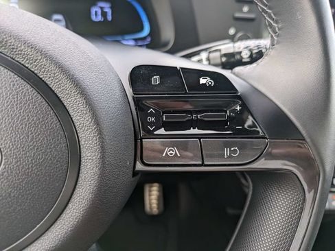 Certified 2025 Hyundai Elantra Sport FWD image 21
