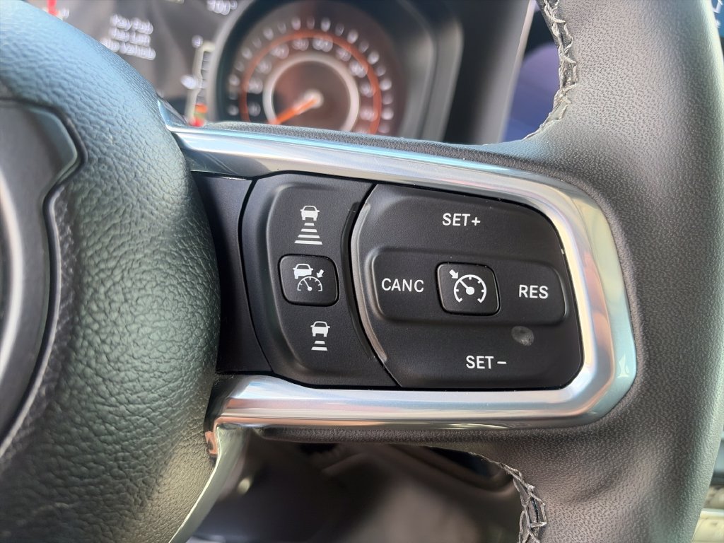 Used 2025 Jeep Wrangler Unlimited Sahara AWD/4WD image 32