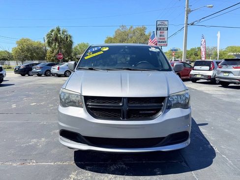 Used 2016 Dodge Grand Caravan SE FWD image 2