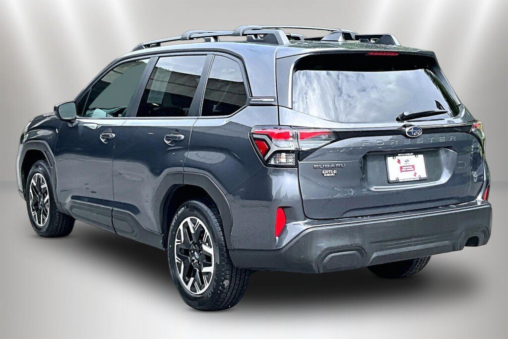 Certified 2025 Subaru Forester Premium AWD/4WD image 4
