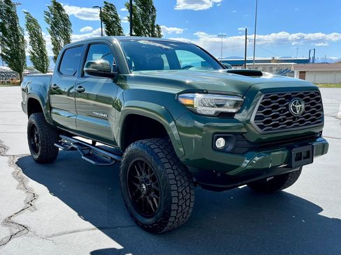 Used 2021 Toyota Tacoma TRD Sport w/ TRD Premium Sport Package AWD/4WD image 4