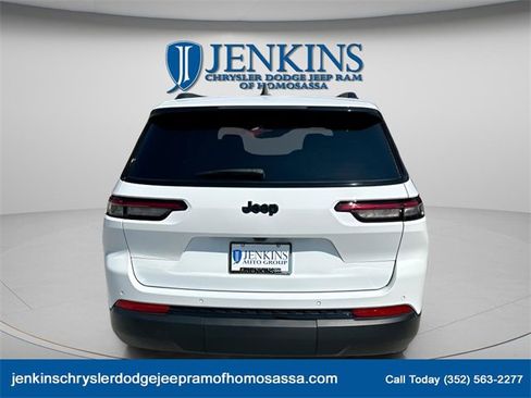 Certified 2024 Jeep Grand Cherokee L Altitude image 4