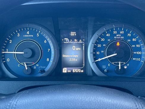 Used 2020 Toyota Sienna LE w/ Carpet Mat Package image 27