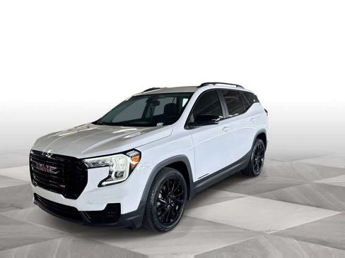 Used 2024 GMC Terrain SLE w/ Driver Convenience Package FWD image 4