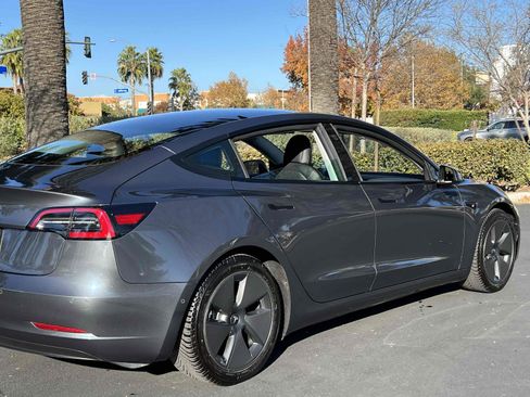 Used 2021 Tesla Model 3 Standard Range Plus image 34