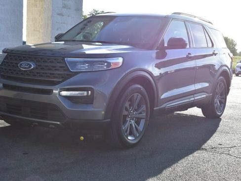 Used 2023 Ford Explorer XLT w/ XLT Sport Appearance Package AWD/4WD image 18
