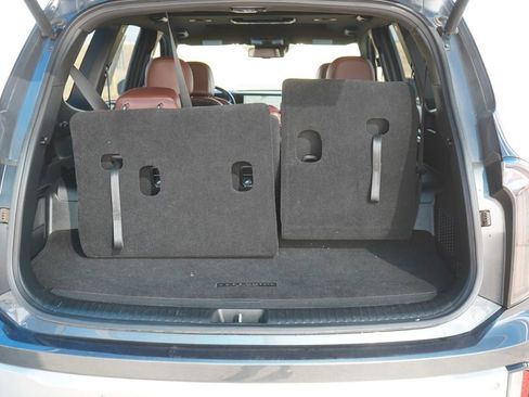 Used 2024 Kia Telluride EX w/ EX Captain's Chair Package image 24