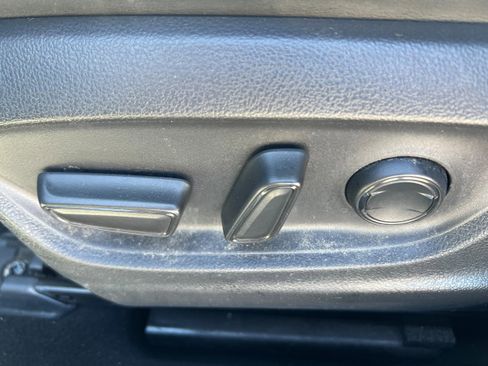 Used 2018 Toyota Prius Four w/ Advanced Technology Package image 19