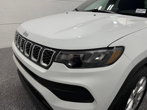 Used 2025 Jeep Compass Sport AWD/4WD image 15