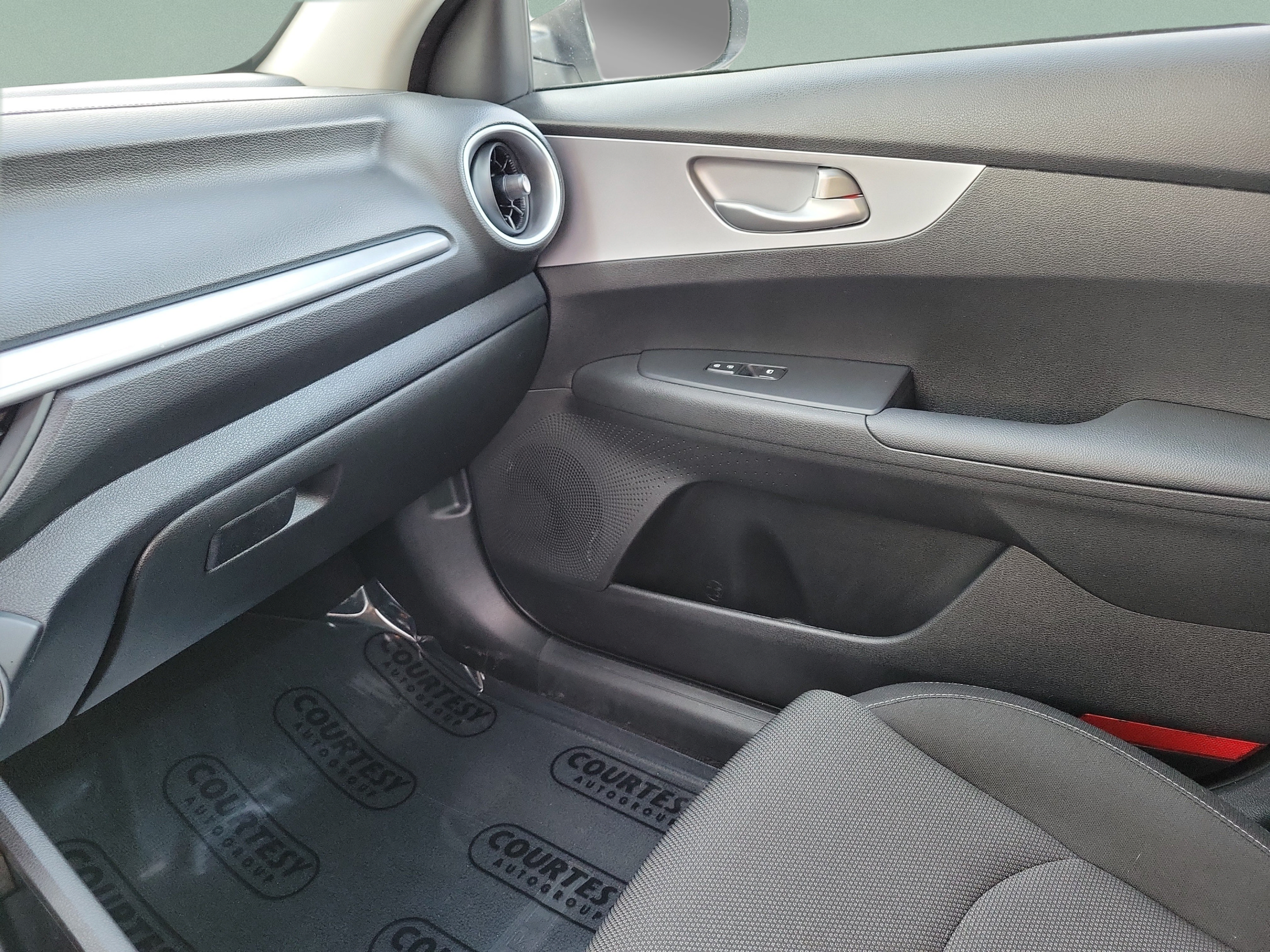 Used 2024 Kia Forte LXS w/ LXS Technology Package FWD image 20