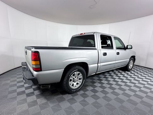 Used 2007 GMC Sierra 1500 SLE w/ Crew Cab Value Package RWD image 4