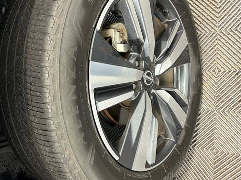 Used 2023 Nissan Rogue SL w/ SL Premium Package image 39