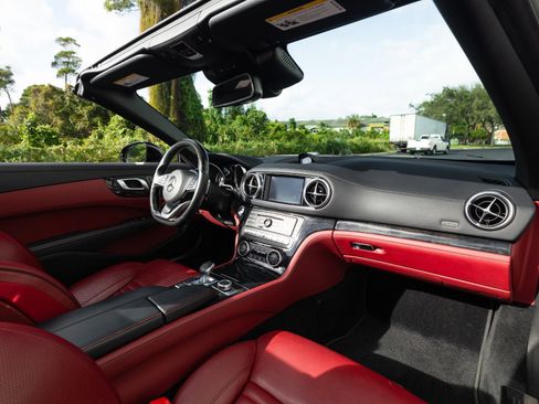 Used 2019 Mercedes-Benz SL 550 image 54