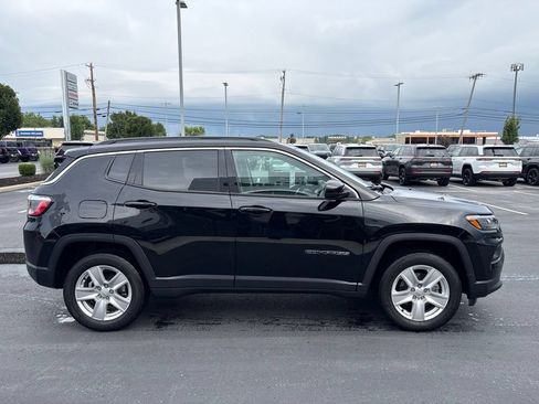 Used 2022 Jeep Compass Latitude AWD/4WD image 6