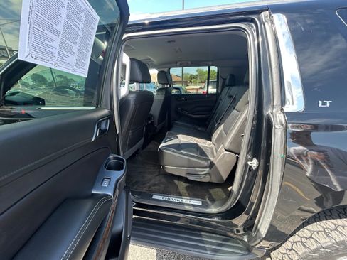Used 2018 Chevrolet Suburban LT RWD image 6
