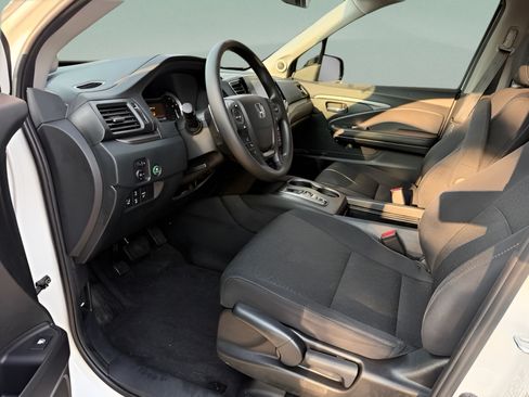 Used 2023 Honda Ridgeline Sport image 9