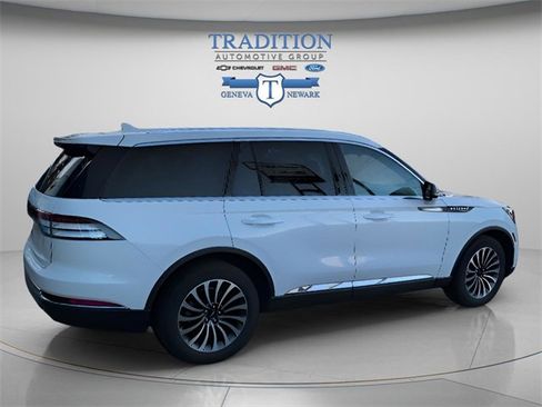 Used 2023 Lincoln Aviator Standard w/ Premium Package image 6
