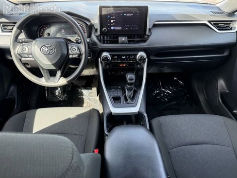 Used 2025 Toyota RAV4 XLE AWD/4WD image 28