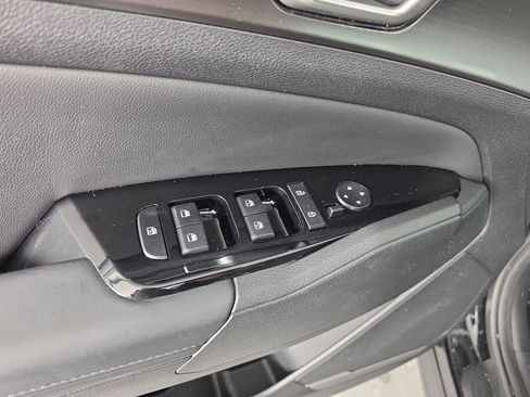 Certified 2025 Kia Sportage EX FWD image 10