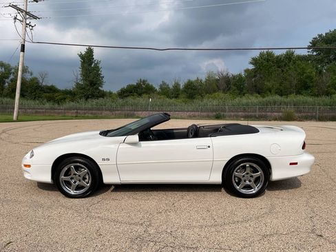 Used 2002 Chevrolet Camaro Z28 w/ SS Performance/Appearance Pkg RWD image 77