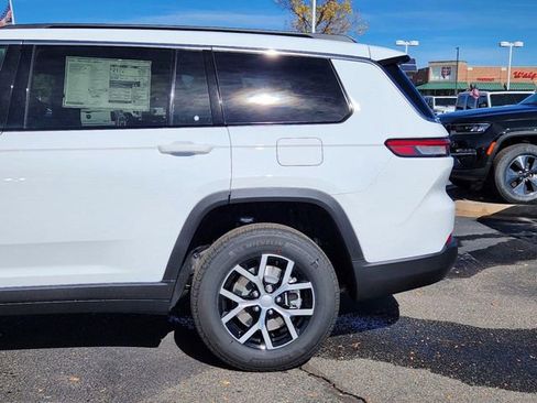 New 2025 Jeep Grand Cherokee L Limited w/ Trailer Tow Package AWD/4WD image 13