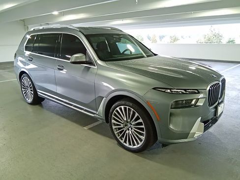Used 2024 BMW X7 xDrive40i w/ Premium Package image 4